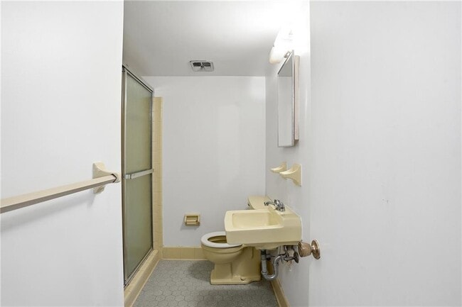 Building Photo - 4165 Williamsburg Dr