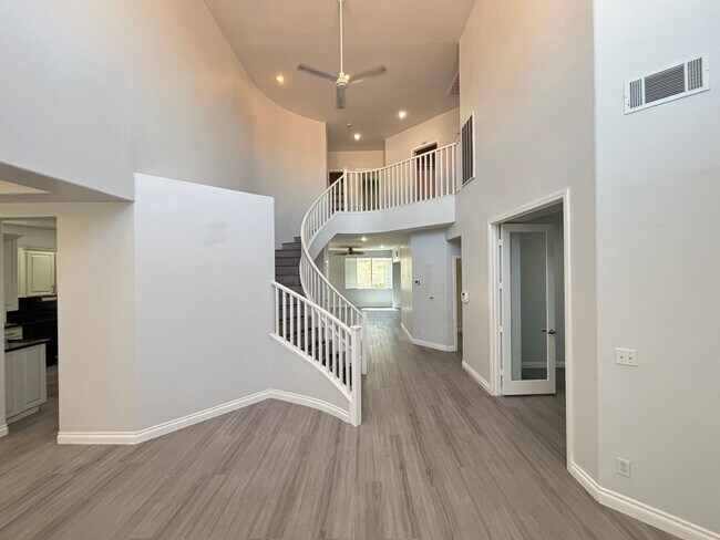 Building Photo - Gorgeous 4bed /5bath home nestled in a gre...