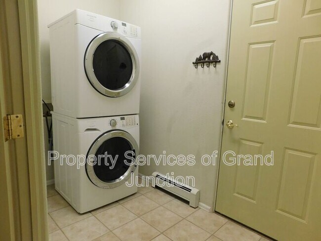 Building Photo - 671 Gemstone Way