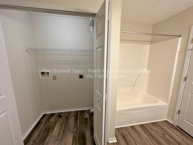 Building Photo - 819 Calypso Way