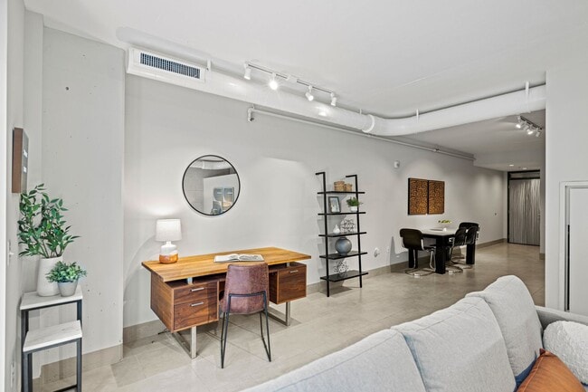 Building Photo - Logan Circle Condo | 1 Bed | 1 Bath | 885 Sf | Large Private Patio | 1 Garage Parking Space