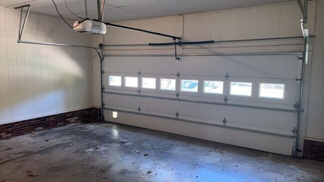 Building Photo - TR Lawing Realty Property
