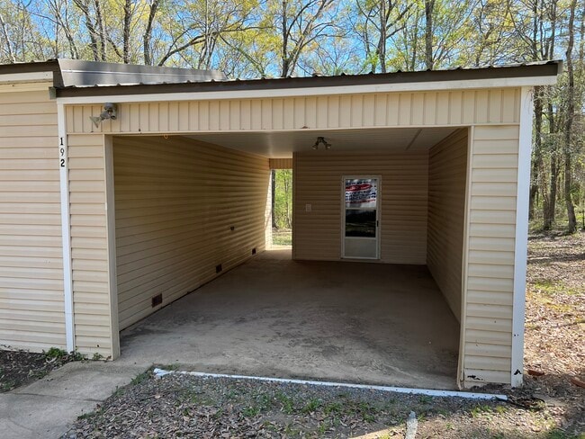 Building Photo - 192 Shadow Oaks Dr
