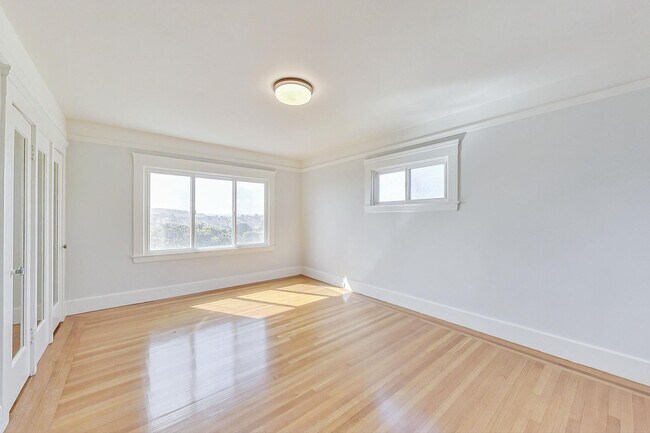 Building Photo - Introducing the Perfect Blend of Elegance and Comfort in San Francisco's Westwood Highlands!