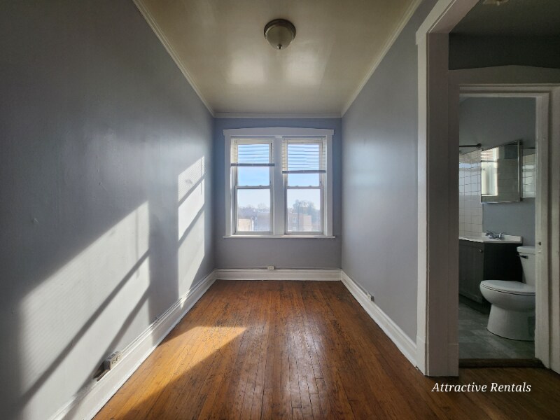 Building Photo - 1160 S Mason Ave