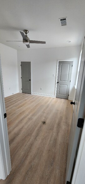 Building Photo - 2431 Franklin Ave