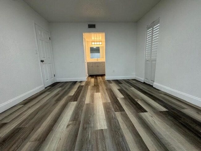 Building Photo - 5525 SW 41st St