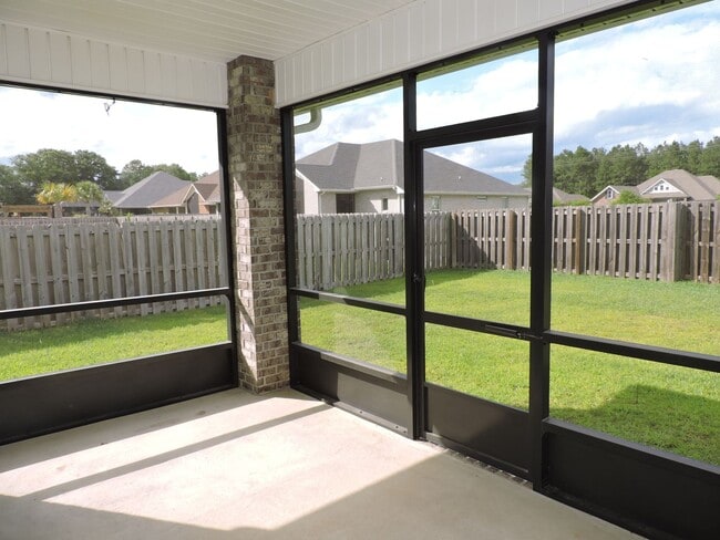 Building Photo - Beautiful home in gated community!