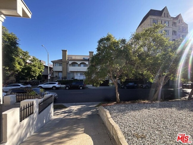 Building Photo - 149 S Gramercy Pl