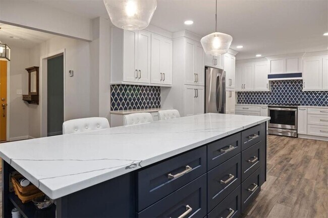 Building Photo - 4989 Kingswood Dr