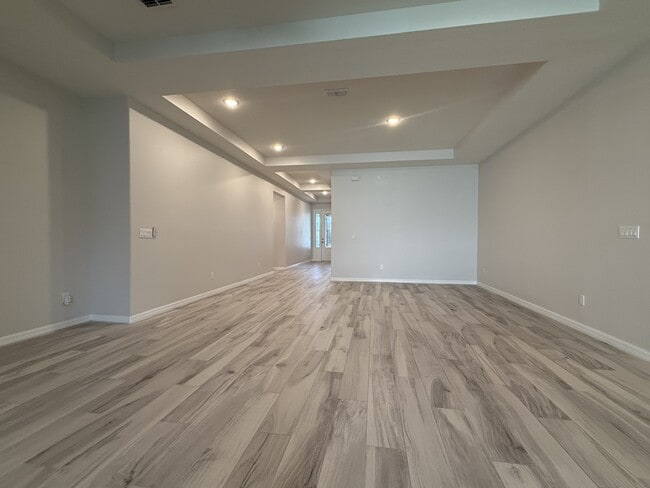 Building Photo - 4753 Ter Blf St