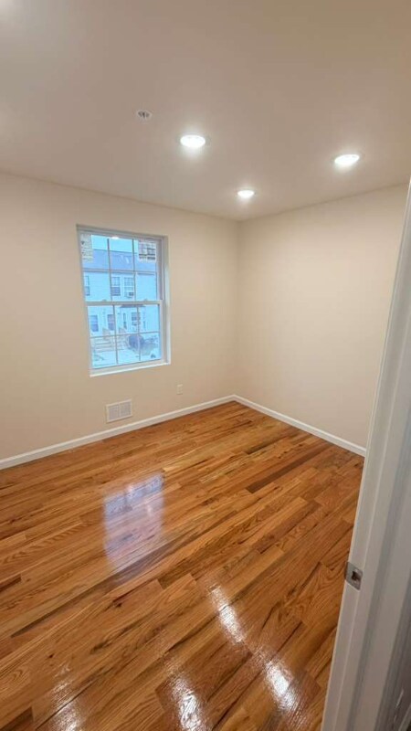 Building Photo - 628 S 12th St