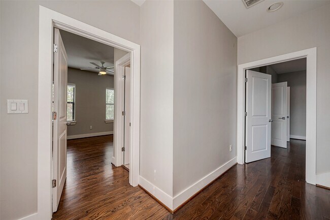 Building Photo - 2424 Hadley St