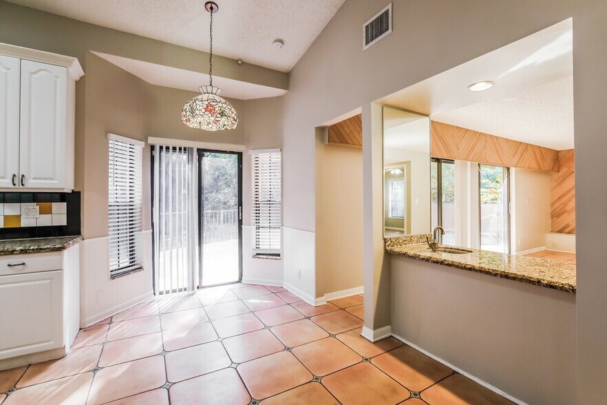 Building Photo - 6390 NW 47th Ct