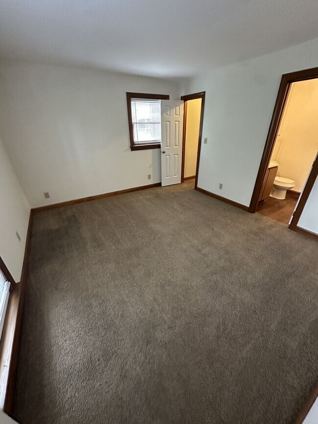 Building Photo - 1 Bedroom 1 Bathroom Condo!