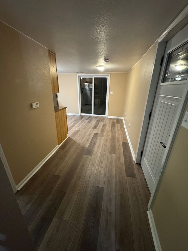 Building Photo - Now Leasing: Charming 1 Bedroom, 1 Bathroo...