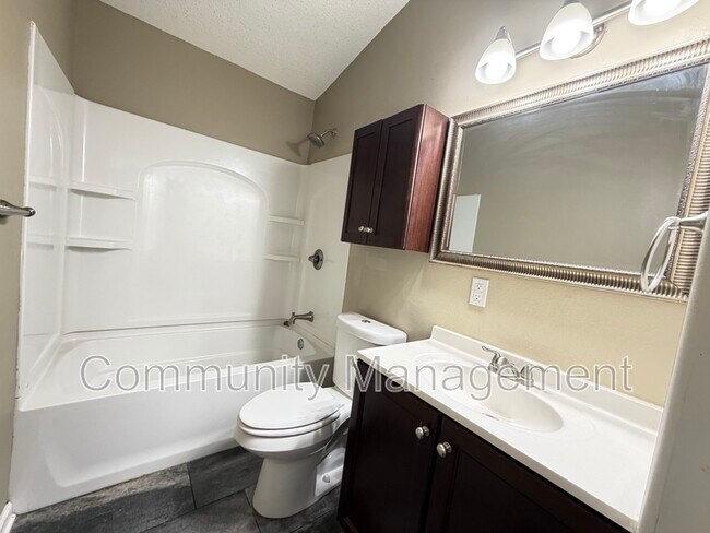 Building Photo - 1442 Clinton Dr