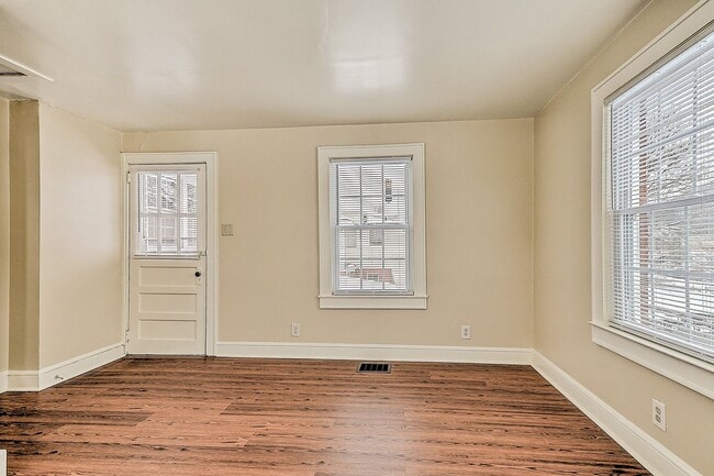 Building Photo - 3 Bedroom 1 Bath in Johnson City TN