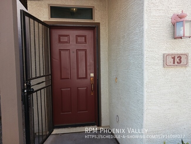 Building Photo - Charming Phoenix 3 Bed / 2.5 Bath Townhome...