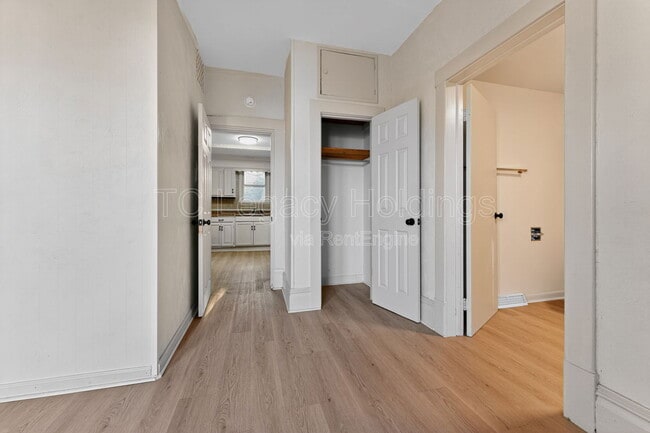 Building Photo - 1627 W Pike St