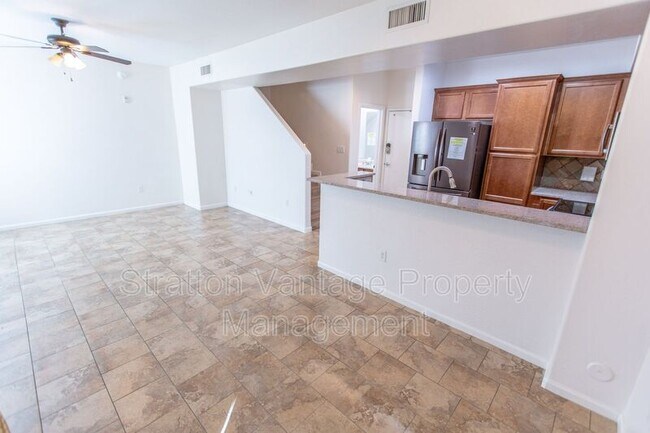 Building Photo - 3935 E Rough Rider Rd