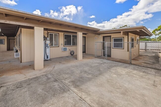 Building Photo - Spacious, 4 bedroom 2 bath single family home in Mililani located on a cul de sac.