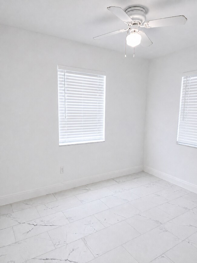 Building Photo - 1315 E Hancock Dr