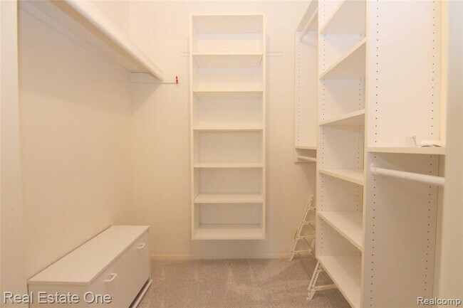 Building Photo - 2110 Hidden Meadows Dr