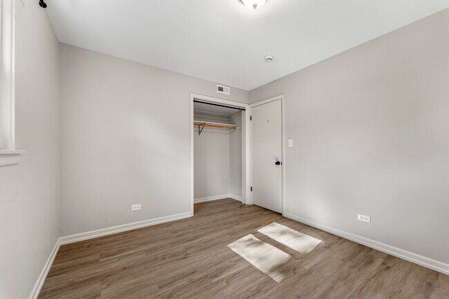 Building Photo - 740 E North Broadway St