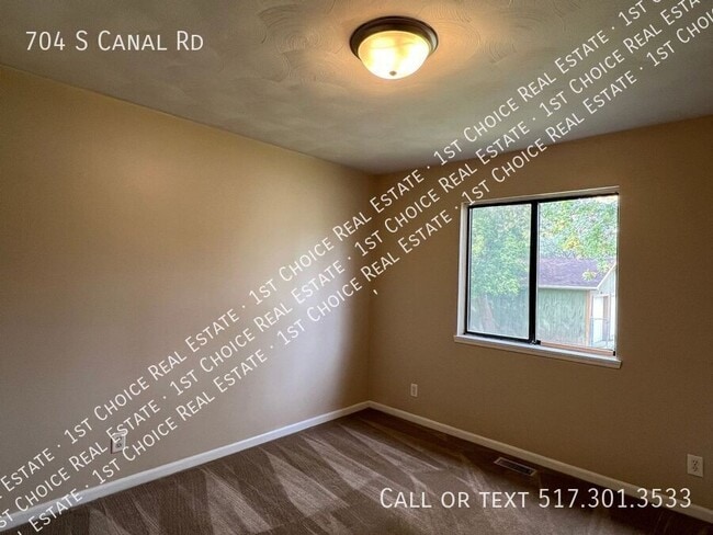 Building Photo - 704 S Canal Rd