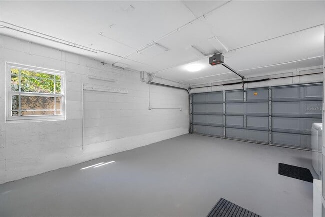 Building Photo - 205 25th Ave NE