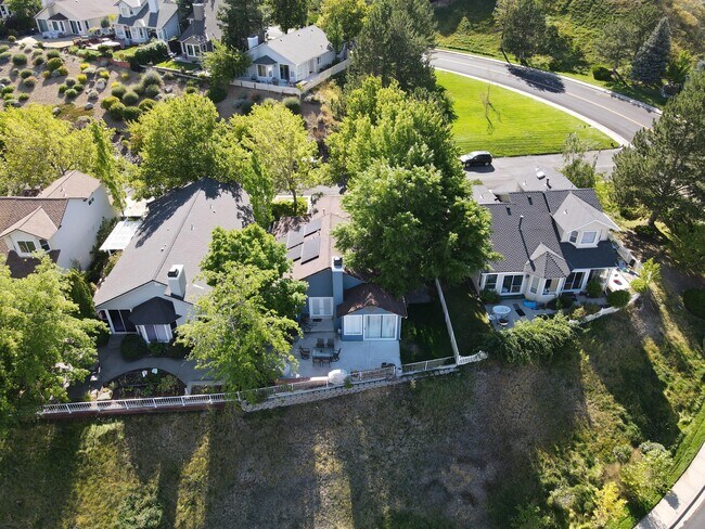 Building Photo - 2320 Overlook Ct