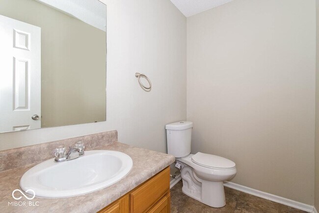 Building Photo - 2031 Bridlewood Dr