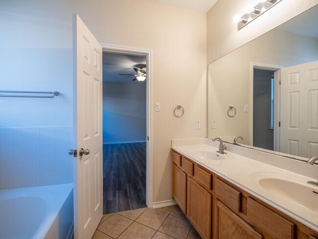 Building Photo - 1710 Lomita Dr