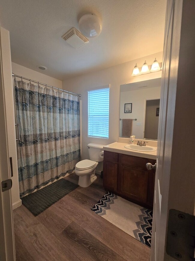 Building Photo - 3BR 2 BA available Feb 1st