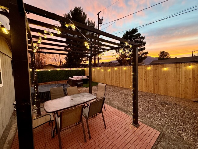 Outdoor dining area - 240 S 12th St