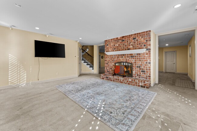 Building Photo - 12932 Sunset Bluff Ct