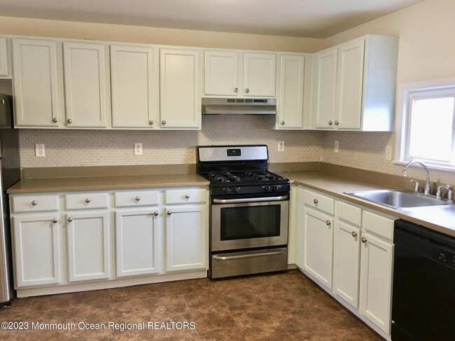 Building Photo - 200 7th Ave