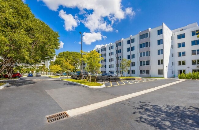Building Photo - 250 180th Dr