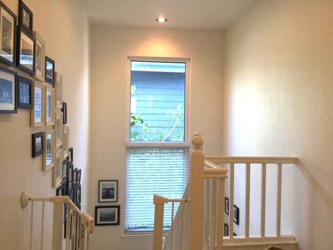 Building Photo - 6 Dockside Cir