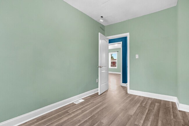 Building Photo - 3003 W Garrison Ave