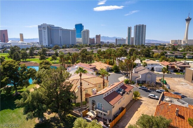 Building Photo - 2845 Queens Courtyard Dr