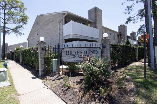 Building Photo - 10835 Braes Bend Dr
