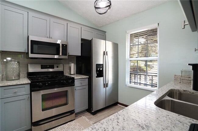 Building Photo - 5444 Glen Haven Dr