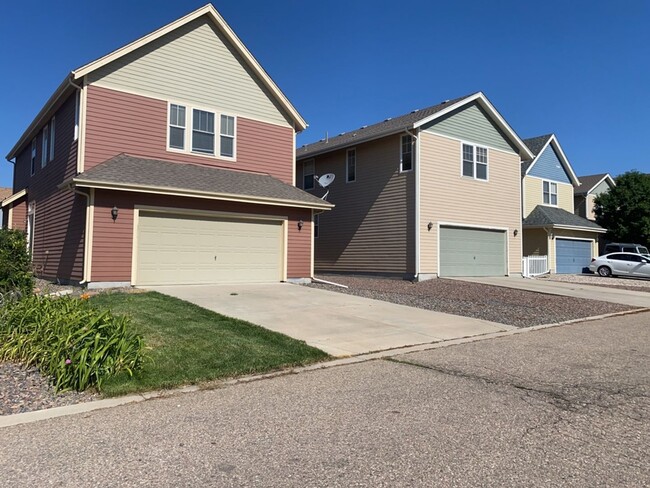Building Photo - Beautiful 2-Story home near Ft Collins Country Club with easy access to I-25.