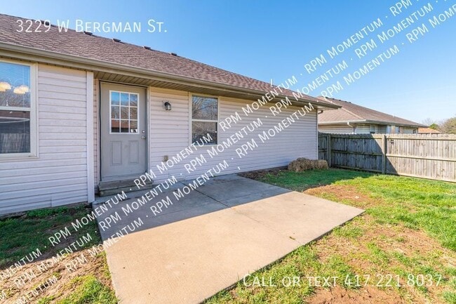 Building Photo - 3229 W Bergman St