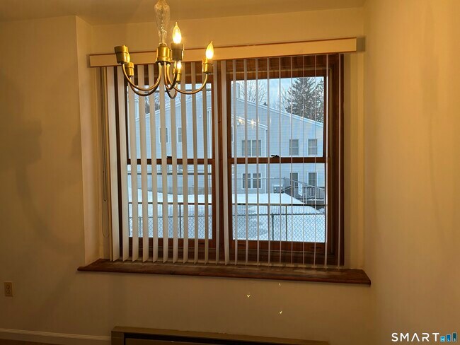 Building Photo - 43 Valley Dr