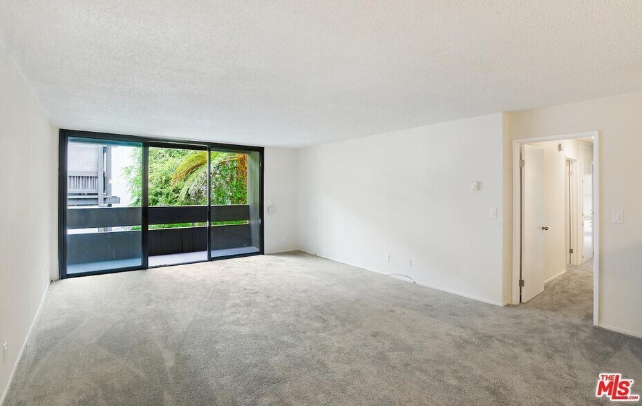 Building Photo - 8650 Gulana Ave
