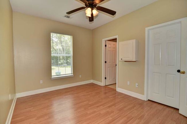 Building Photo - 719 42nd Ave