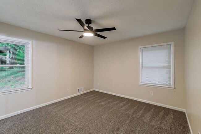 Building Photo - Newly Renovated East Side Home!